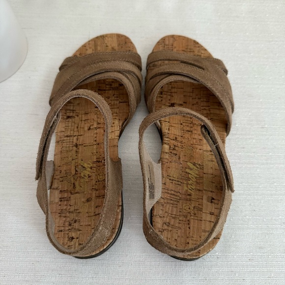 Tara M. Esme Taupe Suede Ankle Strap Flat Sandals Woman’s 7 - Picture 9 of 12